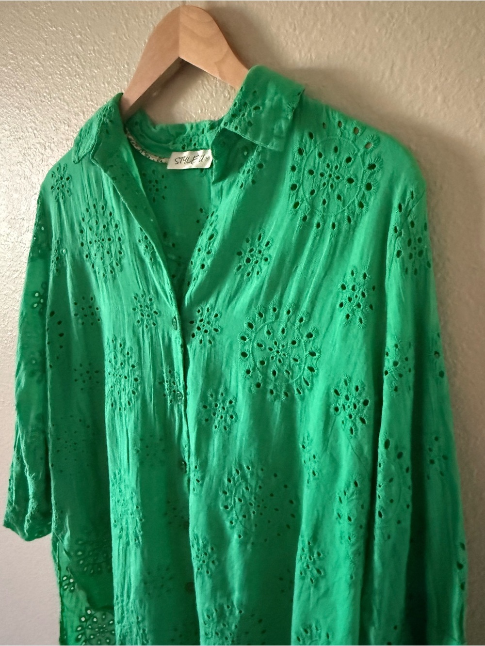 Women’s Green Eyelet Button-Down Shirt - Picture 4 of 7